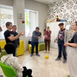 Подростки, которые создают больше, чем игрушки