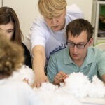 «Я сам быстрее сделаю»: что иногда мешает ребёнку стать самостоятельнее